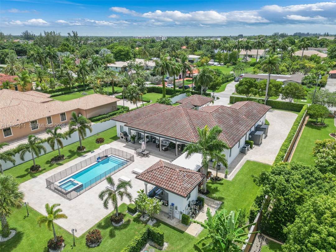 Discover the perfect blend of luxury, privacy, and meticulous craftsmanship in this 6 bed, 6 bath, 38, 000 dqf lot size home.