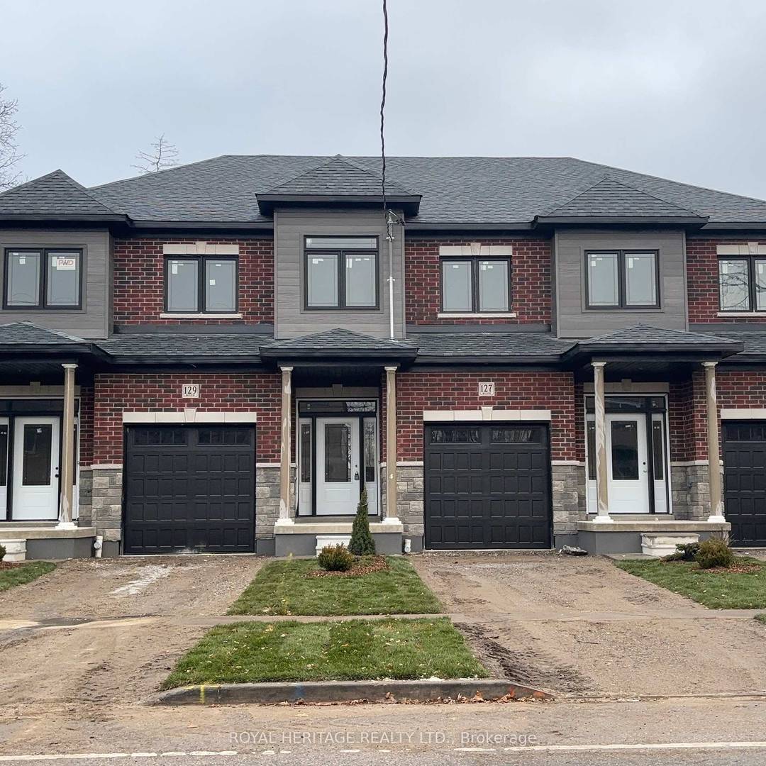 FREEHOLD INTERIOR UNIT no condo fees !