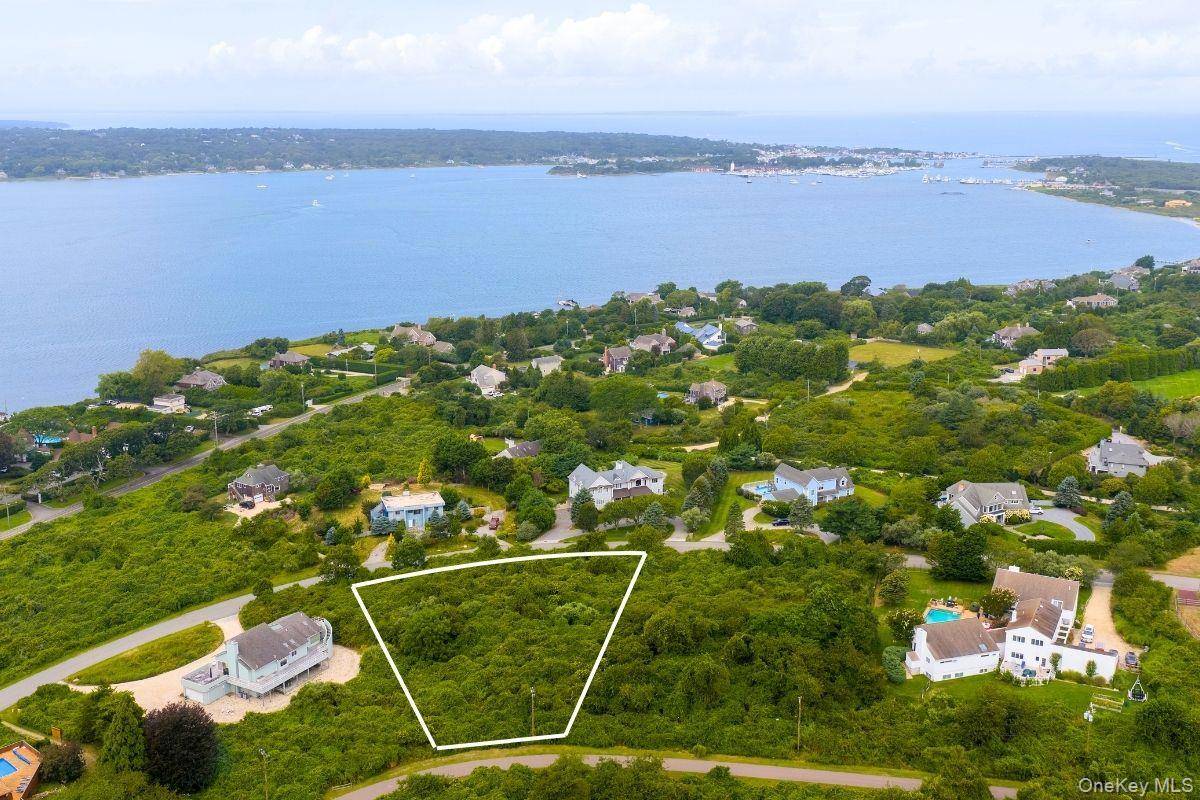 Located in Montauk s highly coveted area, 18 Homeward Ln offers nearly an acre 0.