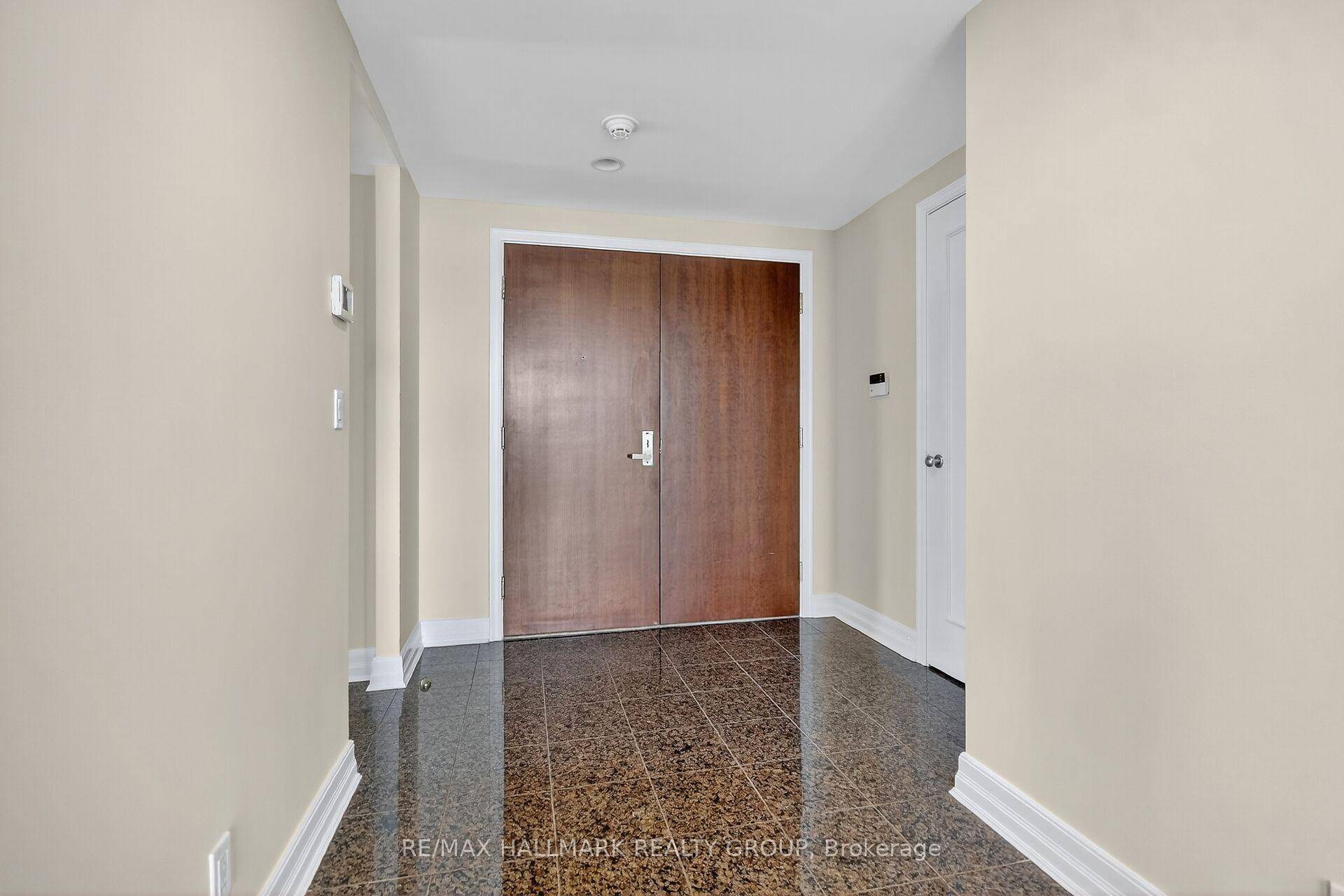 Welcome to an extraordinary resort style setting along the picturesque Rideau River in one of Ottawa's most prestigious gated communities.