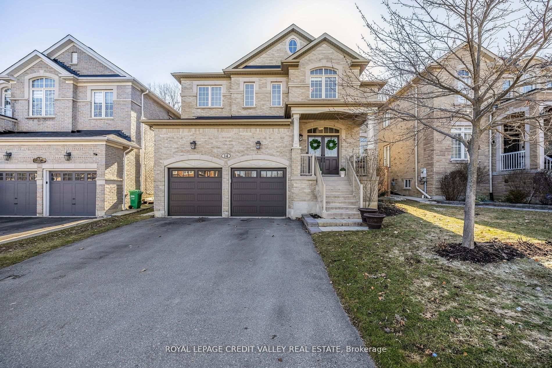 Nestled in the highly sought after Copper Ridge neighbourhood, this executive 2 storey family home blends elegance, comfort, and modern convenience.