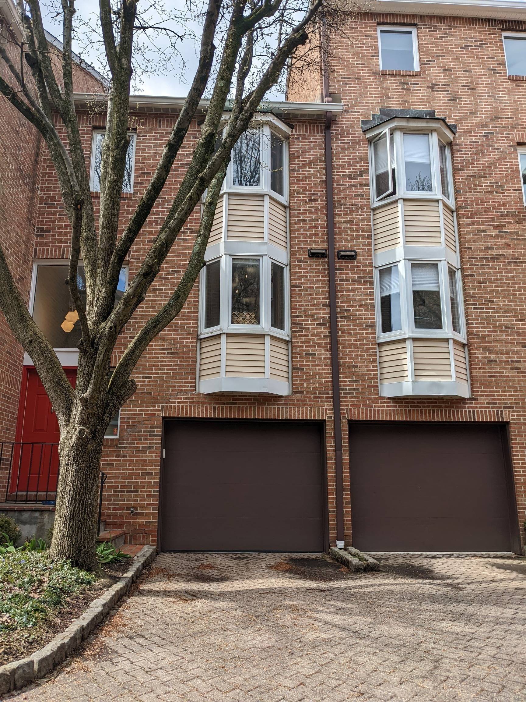 Welcome to modern city living in Stamford's vibrant Mid City neighborhood !