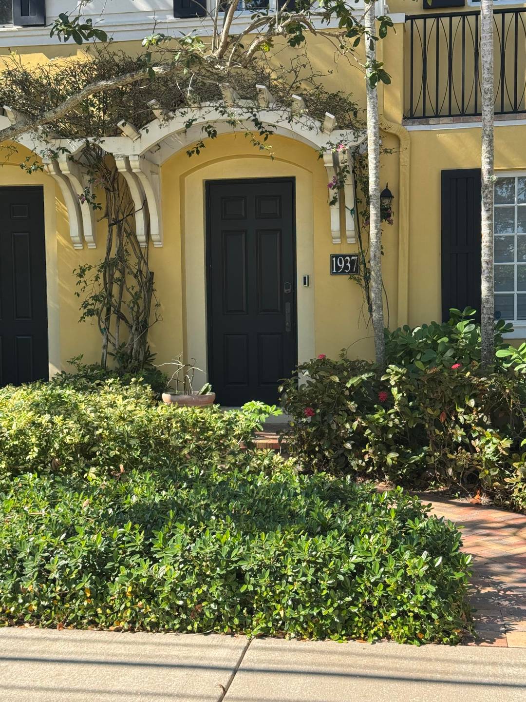 Magnolia Court is situated within the Historic District adjacent to the esteemed El Cid neighborhood.