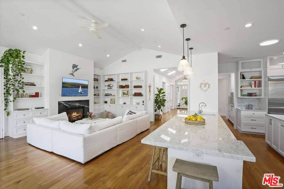 6544   Wandermere Rd 5BR Malibu La