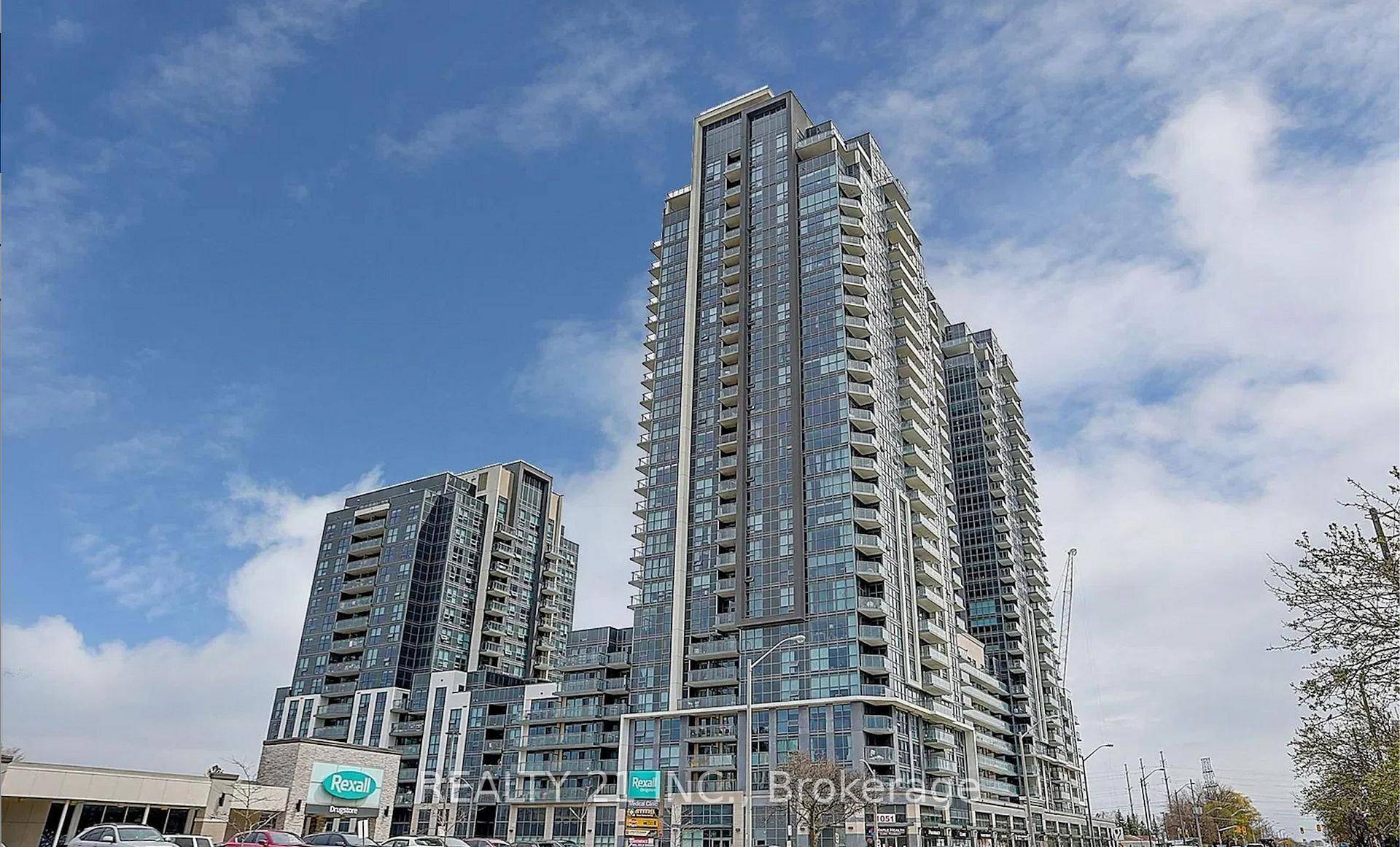 Bright 1 Den Condo with 2 Full Baths !