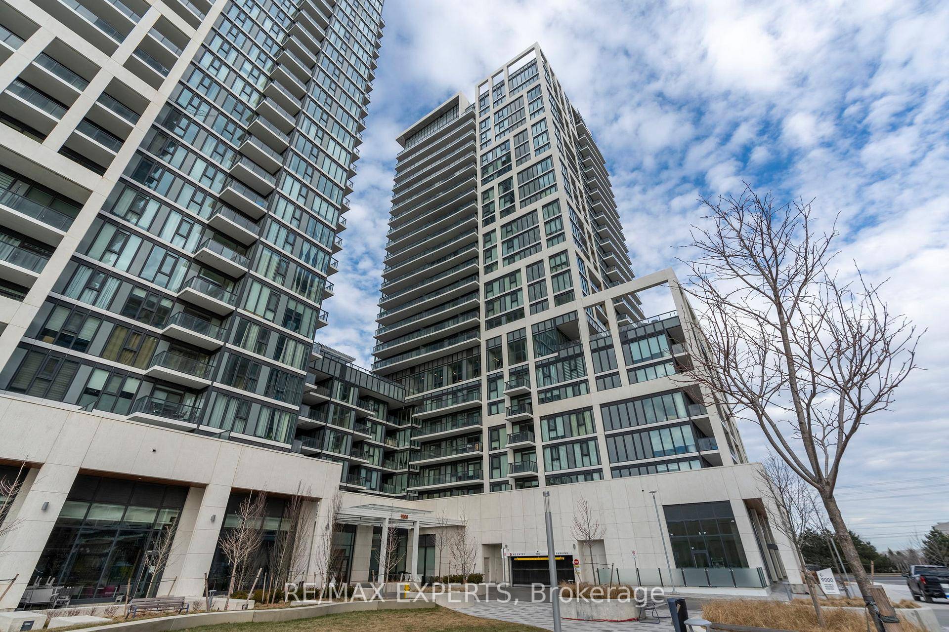 Welcome to your dream condo in the heart of Vaughan !