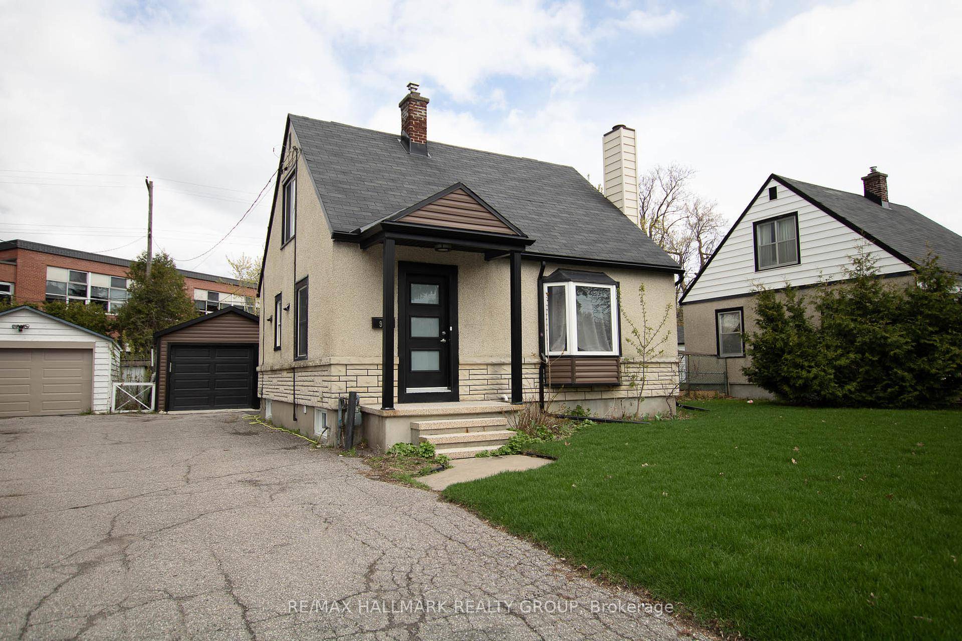 Welcome to 929 Merivale Rd !