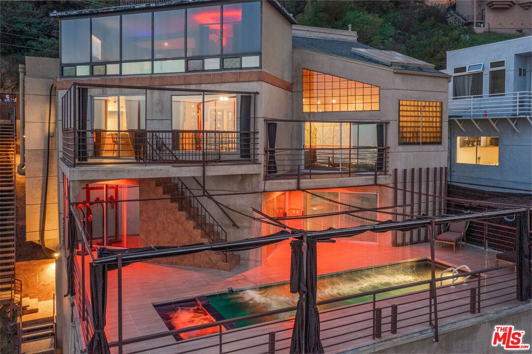 2189   Sunset Plaza Dr Sunset Strip LA