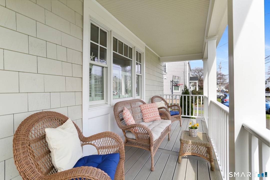 Charming renovated Colonial walking distance to Beach, Town and Train.
