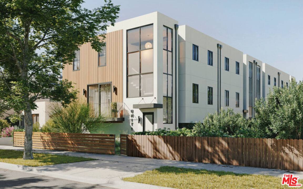 833  N Las Palmas Ave Hancock Park LA