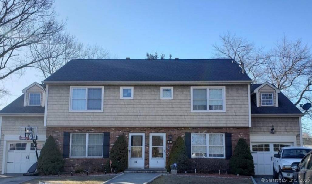 Great Duplex Style Home featuring 5 room, 3 bedroom, 1.