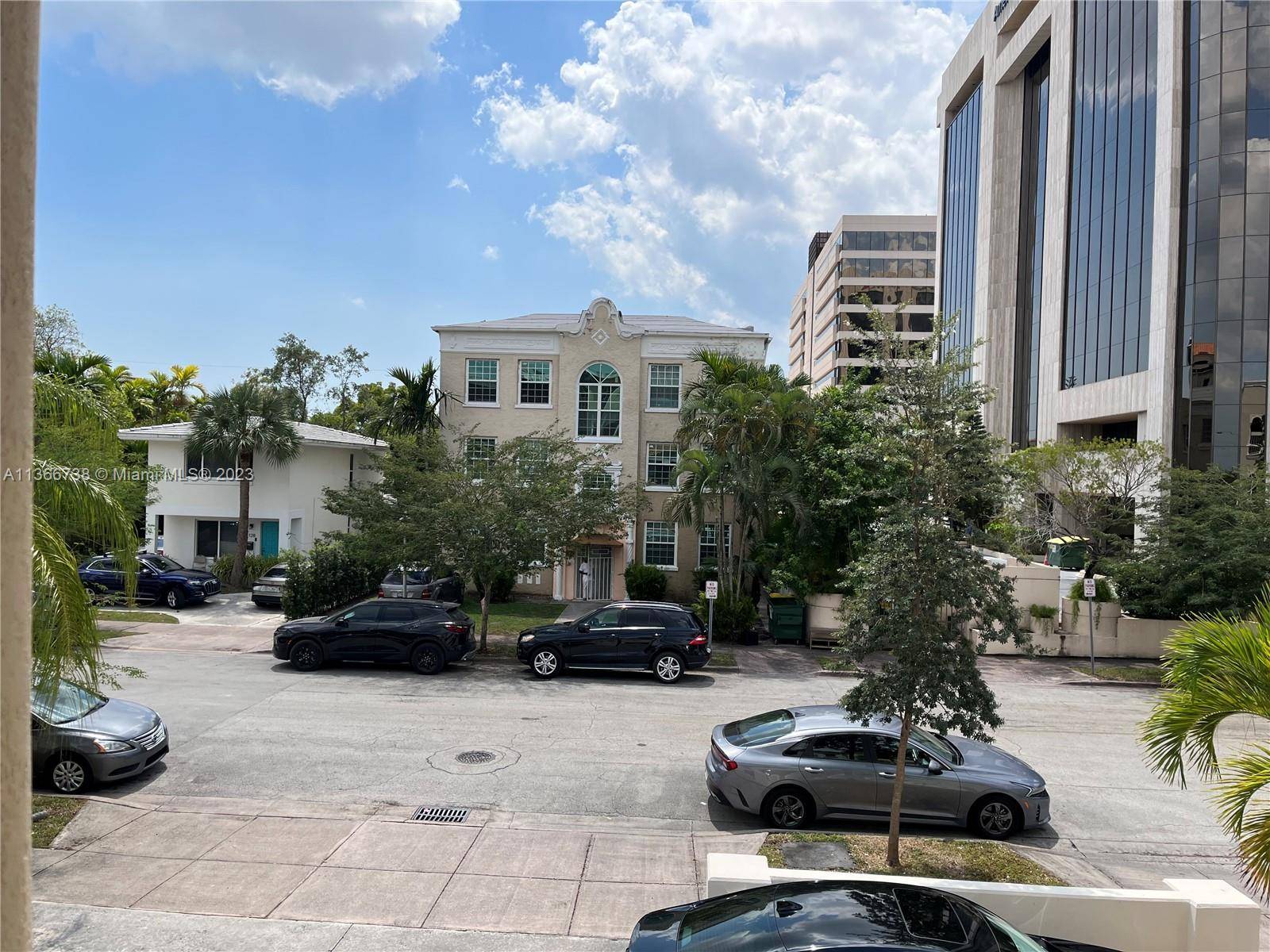 This apartment is located in one of the most prestigious areas of Miami off Ponce De Leon Blvd.