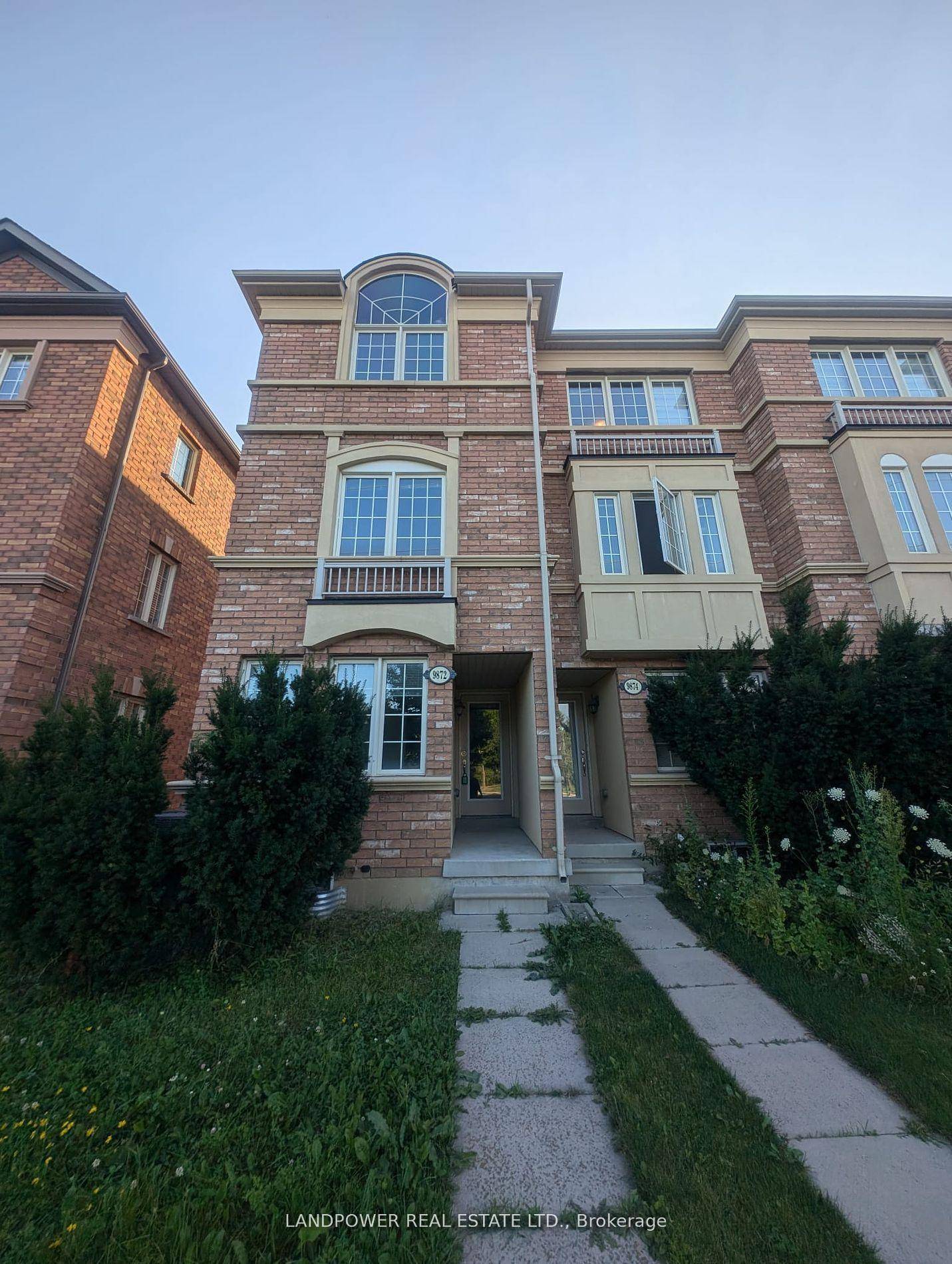 End Unit Freehold Townhouse Located At West Mccowan amp ; South Major Mac.