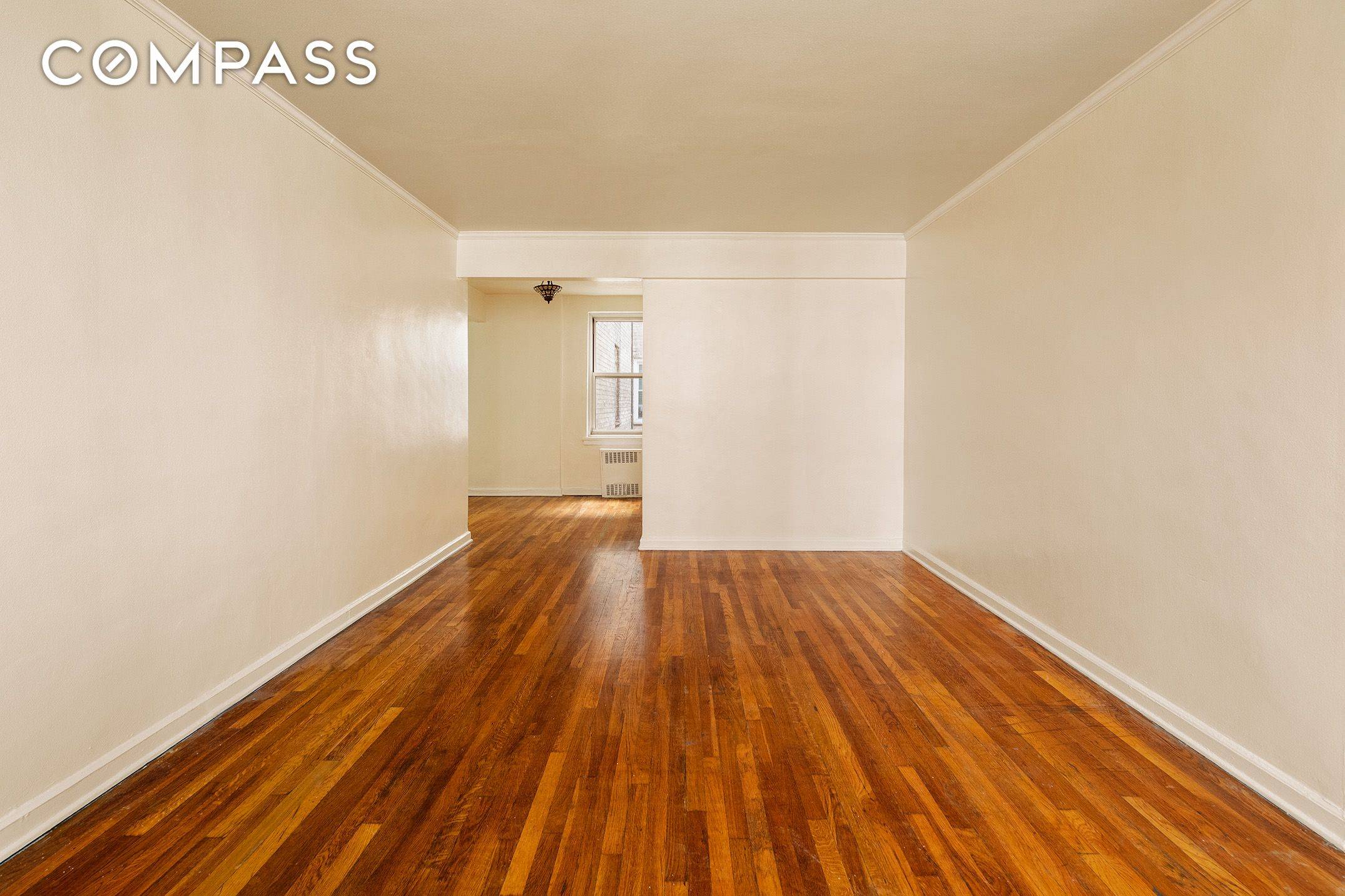 Delightful and spacious corner 1BR in Prime Brooklyn Heights !