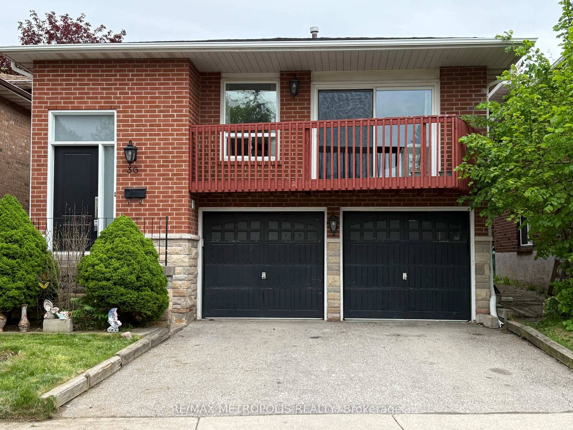 Stunning amp ; spacious detached 5 level backsplit in a quiet, family friendly neighbourhood !