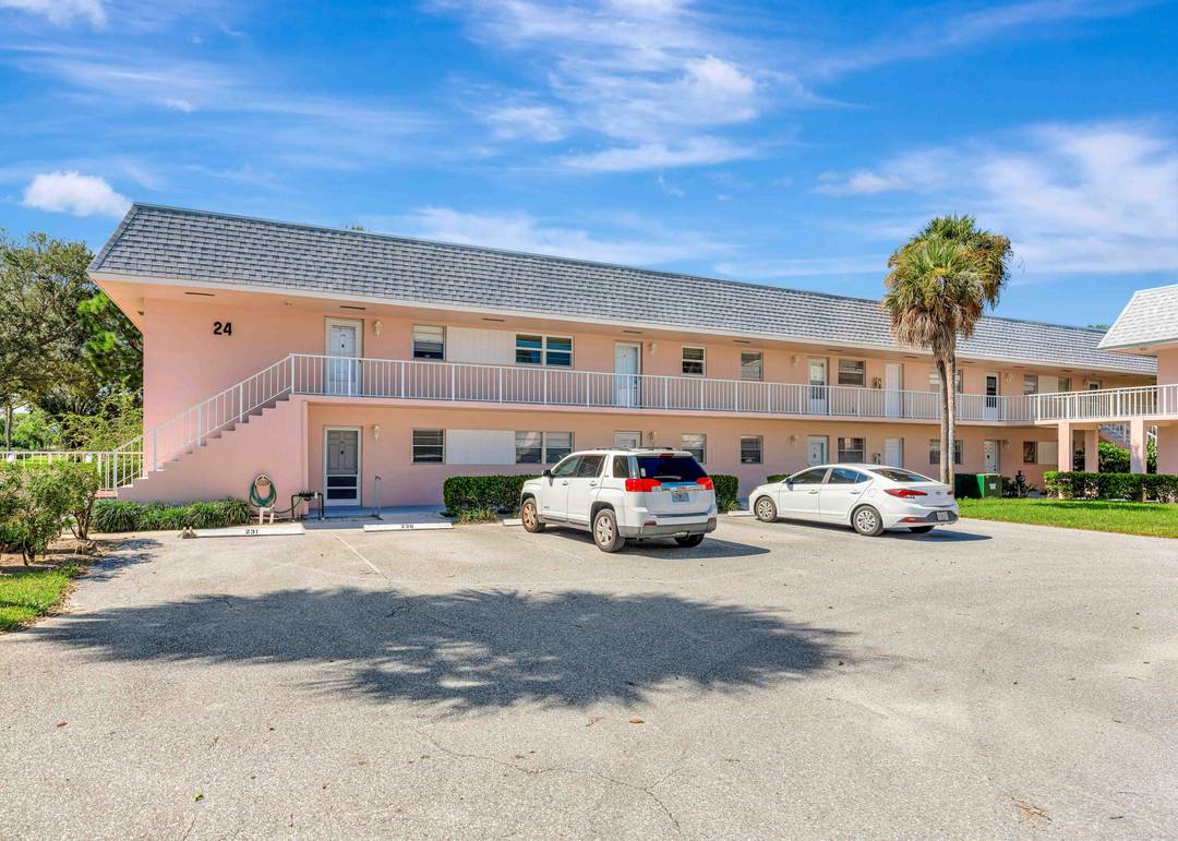 Peaceful 55 living beside Jonathan Dickinson State Park !