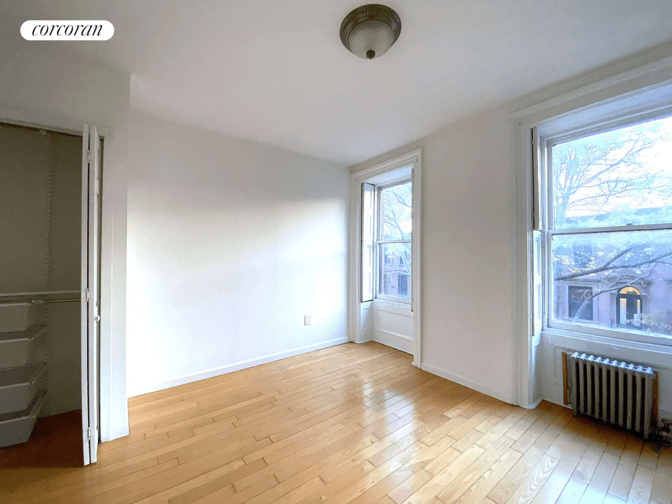 Huge and bright True 2Bed 1Bath in Brooklyn's Carroll Gardens !