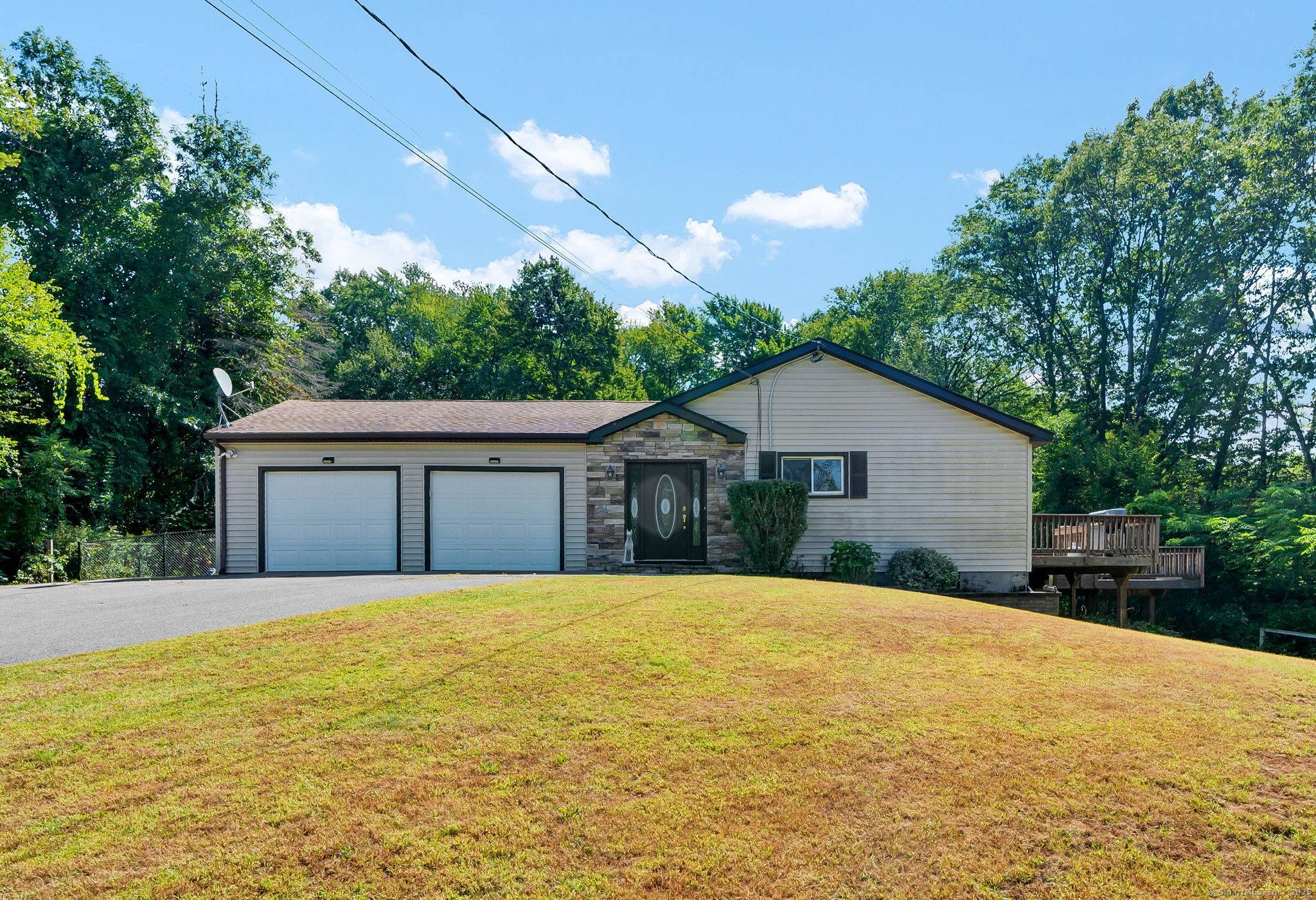 Welcome to this stunning 3 bedroom, 2.