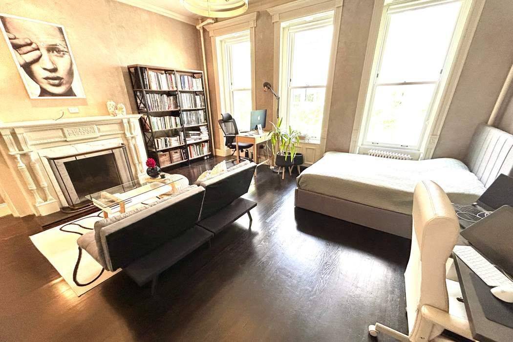 This is a beautifully renovated large studio with hardwood floors, high ceilings, a dishwasher with large windows giving an exceptional amount of natural light.