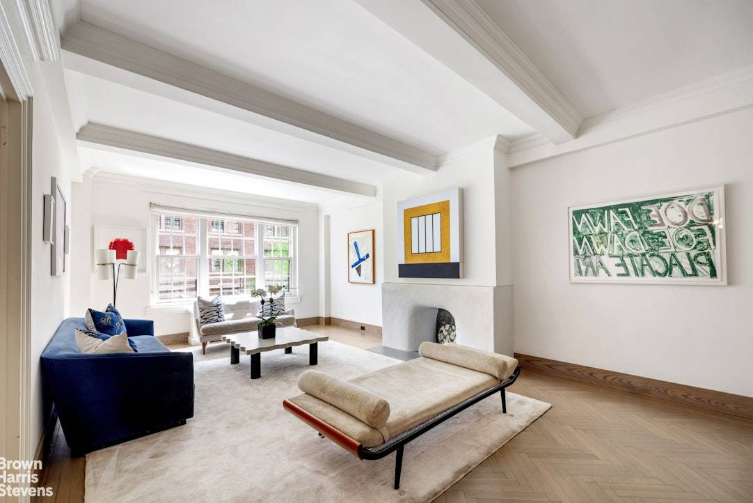 Move right into this glamorous prewar Classic 7 recently renovated and designed by award winning, AD100 designer, Giancarlo Valle.