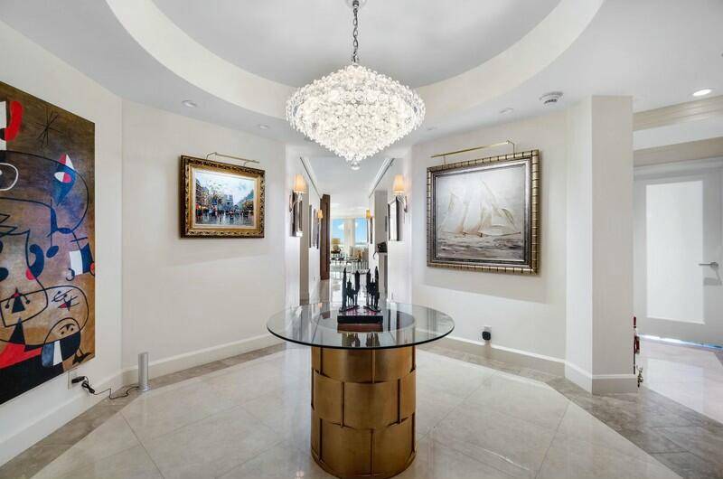 Sloans Curve on Palm Beach Island offers an incredible lifestyle opportunity for those fortunate enough to call it home.
