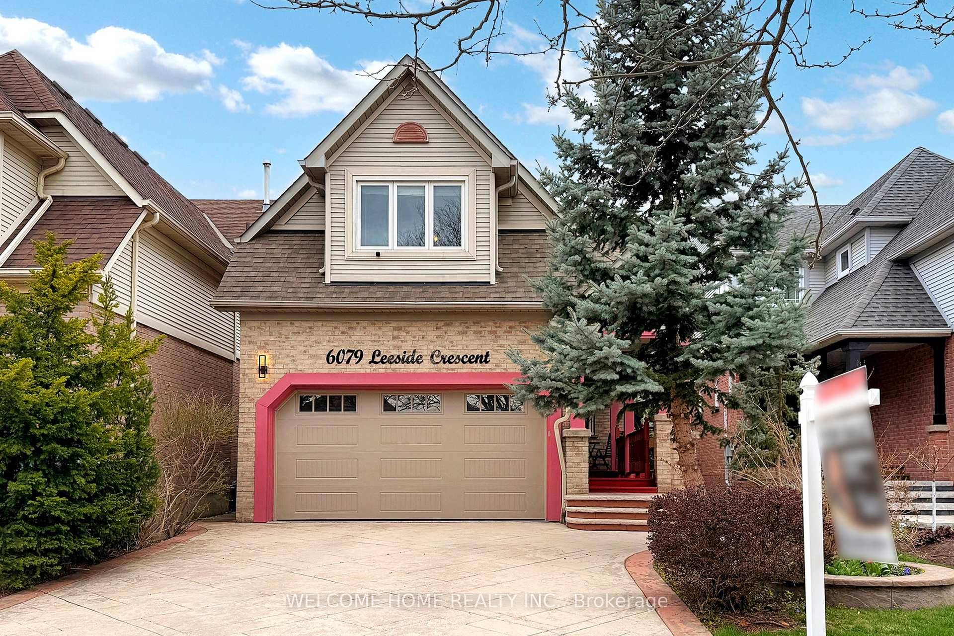Discover this move in ready 3 1 bedroom, 3 bathroom home, perfect for families and entertainers !