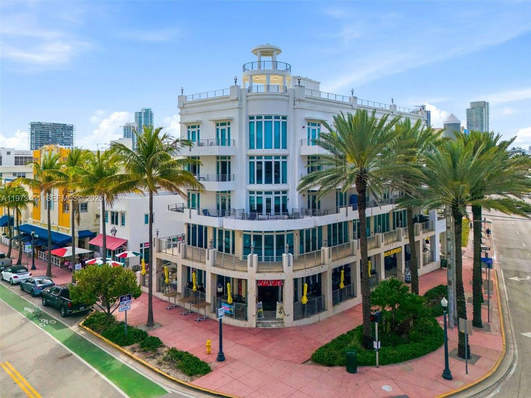 Approved AirBnB on iconic Ocean Drive !