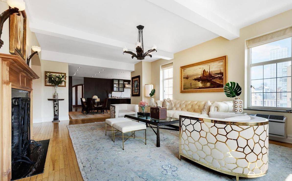 NEW LISTING MASSIVE CORNER UNIT IN THE BEAUTIFUL LONDON TERRACE TOWERS, LARGEST IN BUILDING !