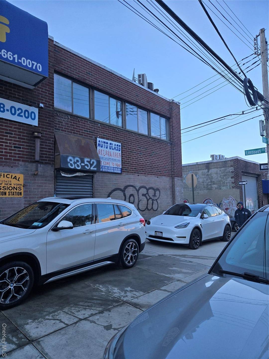 There is a separate entrance to 2nd Floor.