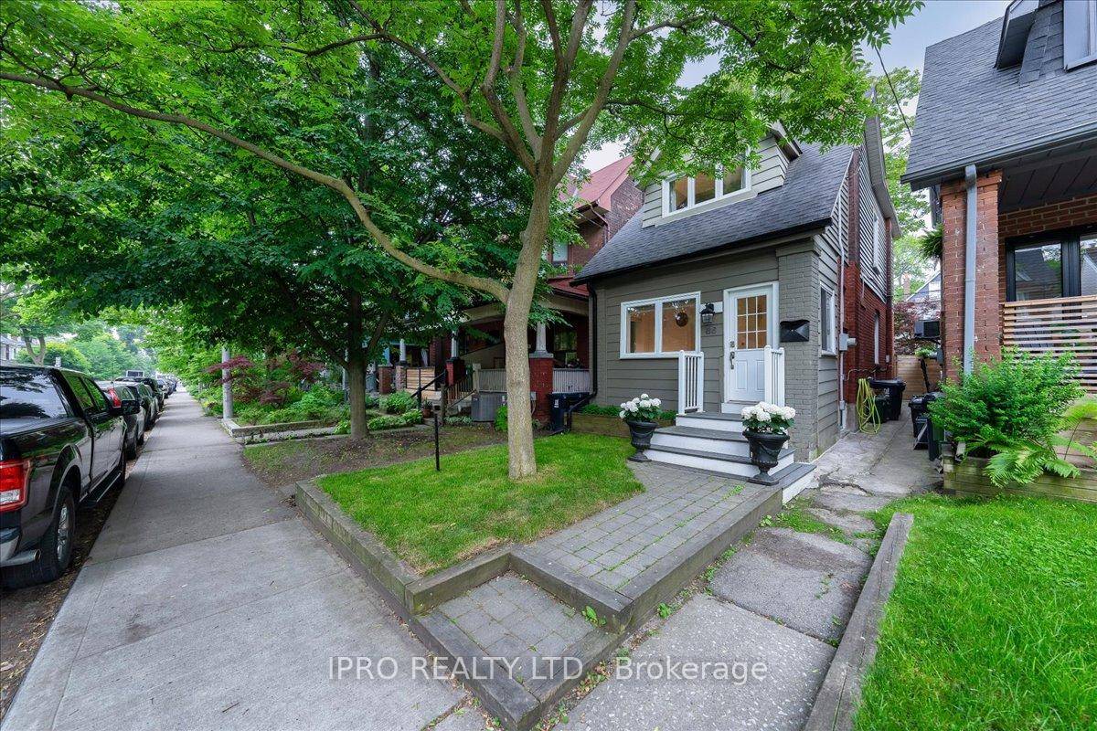 Dreaming of a beautifully updated Detached Home in the heart of Leslieville ?