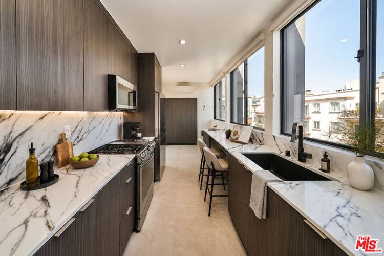 145 S Maple Dr 3BR Beverly Hills La