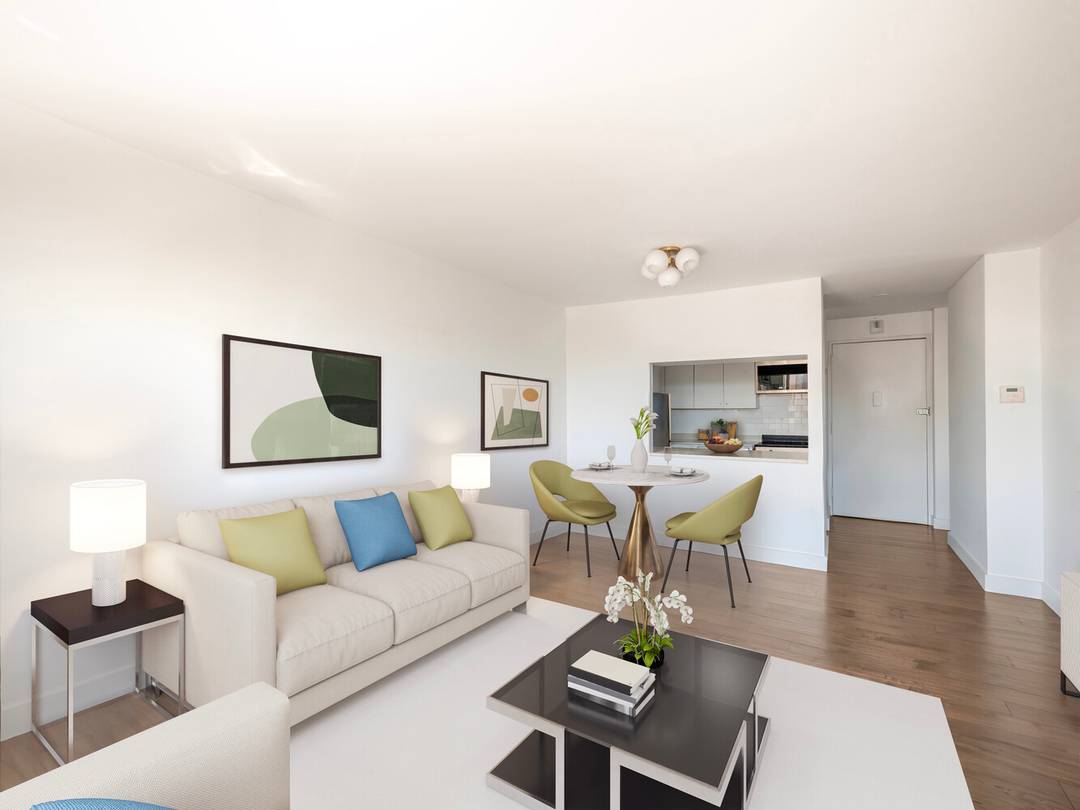 This super bright one bedroom home offers open southern and eastern exposures, filling the space with natural light throughout the day.