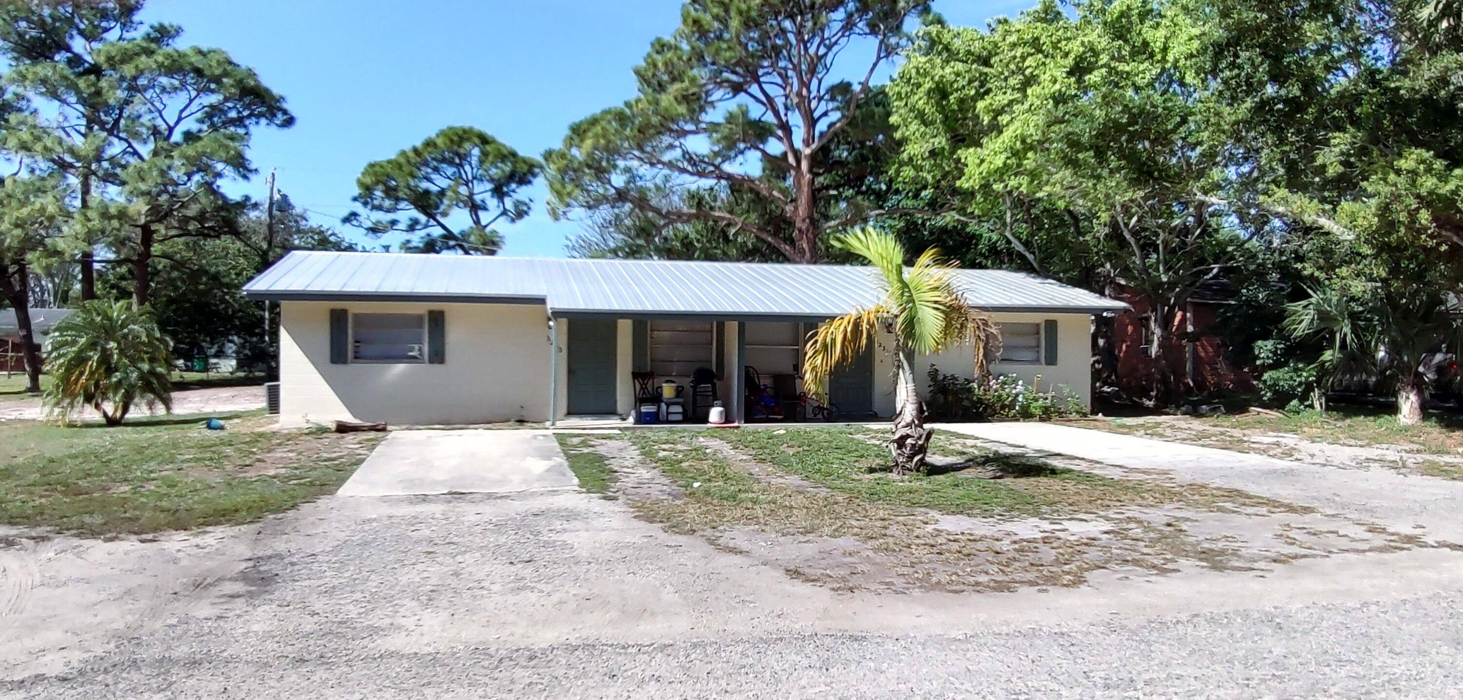A great investment opportunity at the heart of Southern Fort Pierce area, close to the beaches, shopping and commuting.