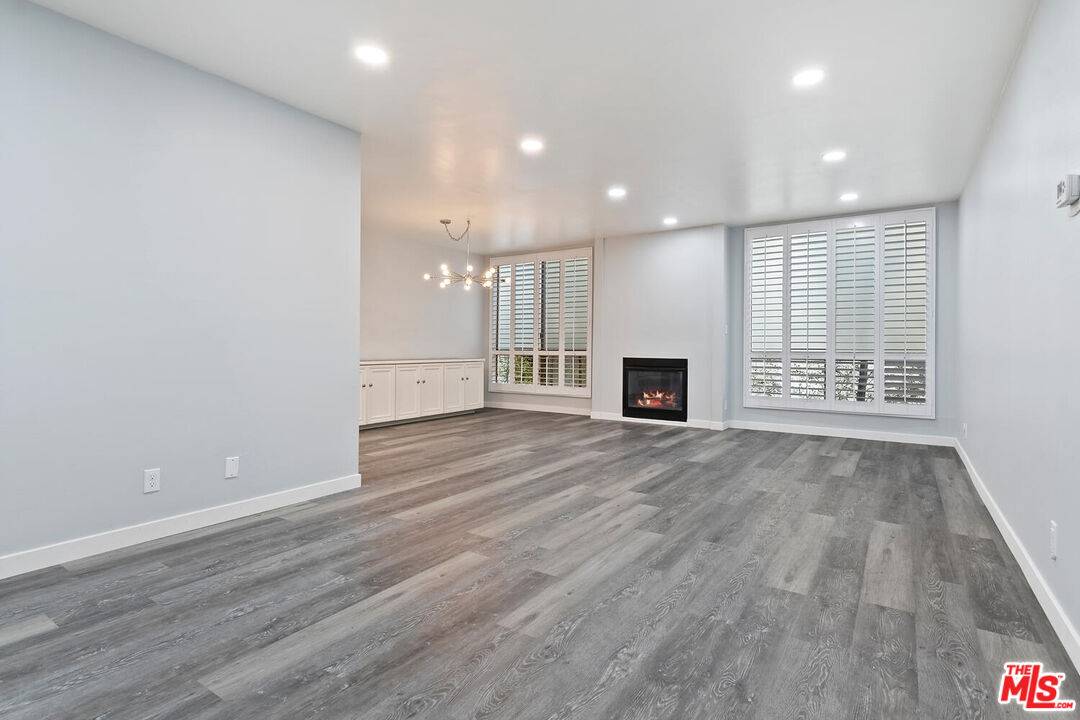 927  N Kings Rd 1BR Sunset Strip La