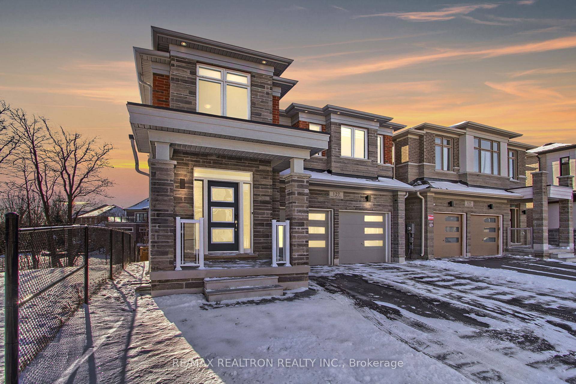 127 Steam Whistle, Impressive 5 1 Bedrooms Luxury Home.