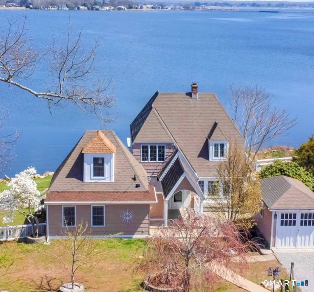 Knollwood Beach waterfront on South Cove with amazing views !