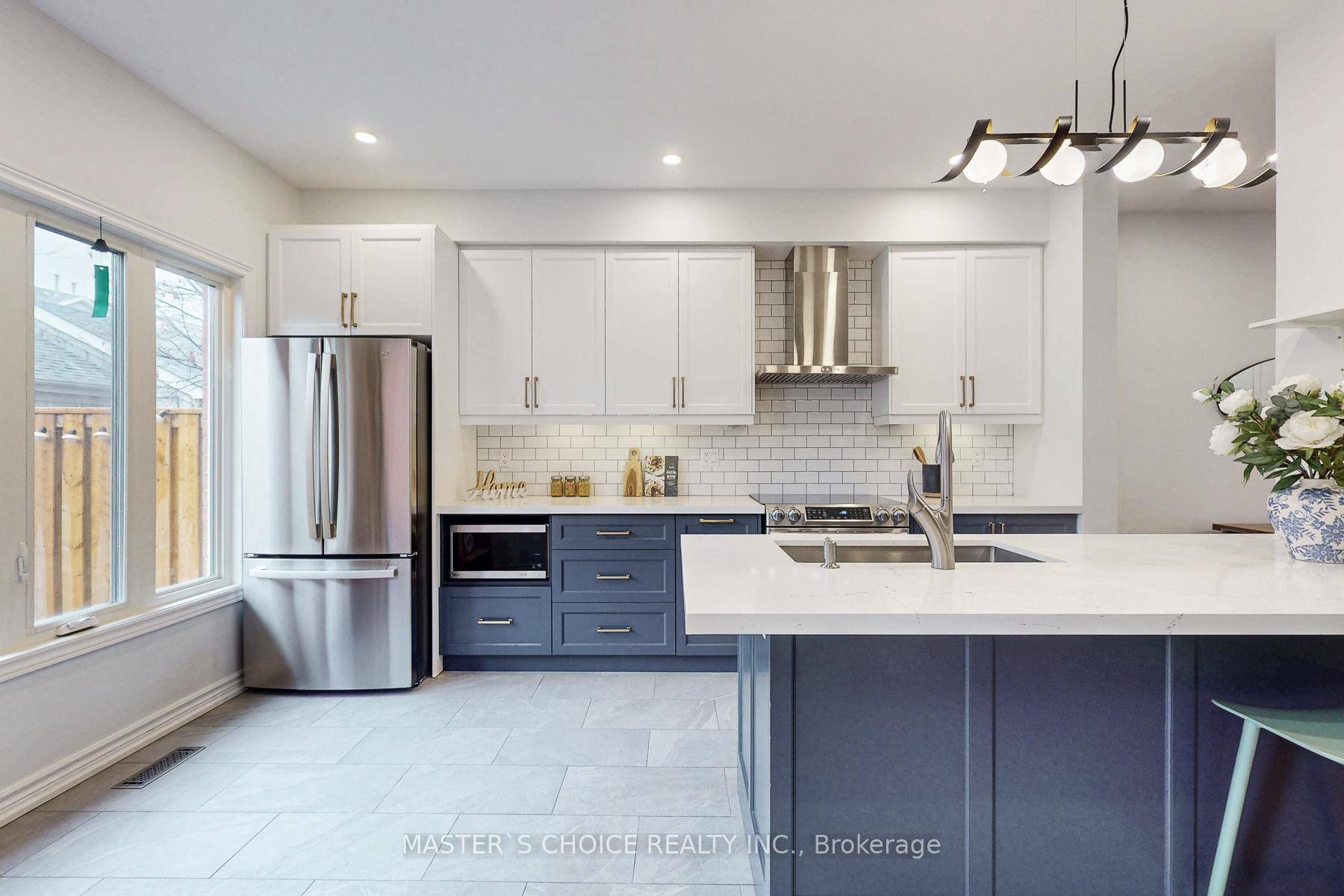 Stunning 3 bedroom, 3 bathroom Freehold Townhome Featuring Main Level 9' Ceilings in the highly sought after River Oaks community !