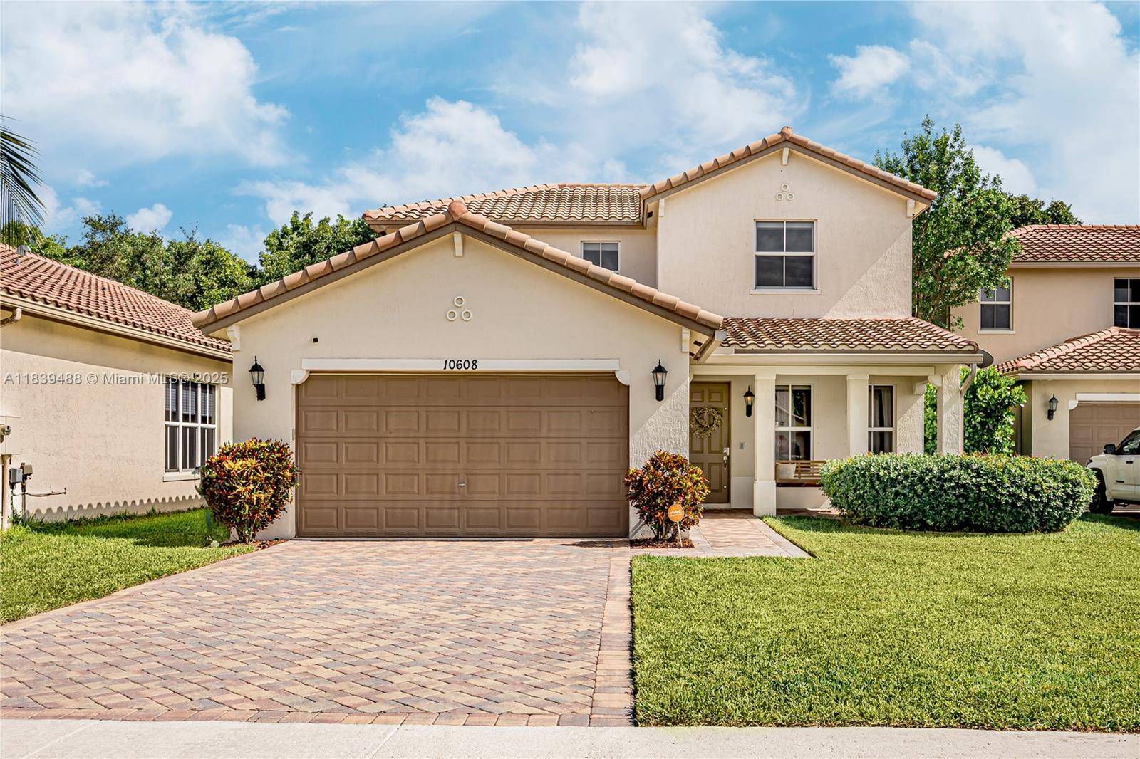 MOTIVATED SELLER ! Stunning Single Family 3 Bed 2.