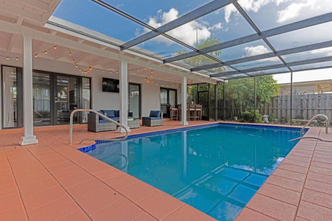 Welcome to your dream waterfront oasis in Plantation, Florida !