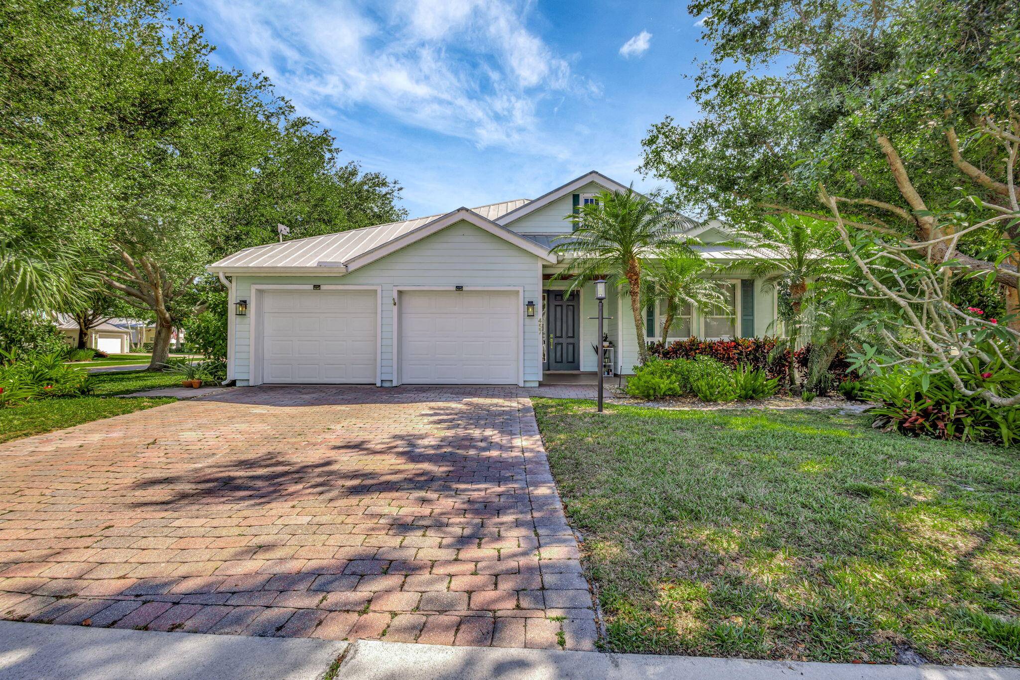Discover this stunning 3 bedroom, 2 bathroom Hanover built home, nestled on a prime corner lot in a peaceful cul de sac.