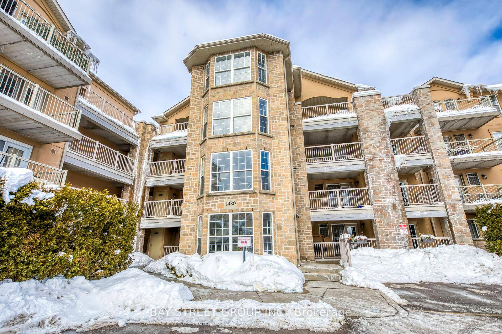 Prestigious Neighborhood of Glen Abbey, South Facing.