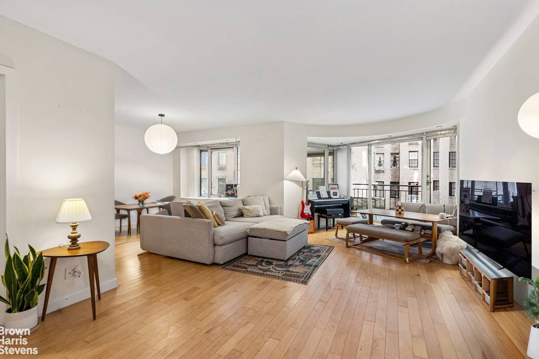 Just listed ! Wake up each day in this convertible 2 BR, 1.