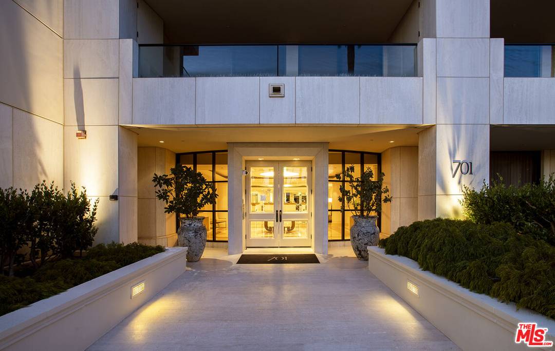 701   Ocean Ave 2BR Santa Monica La