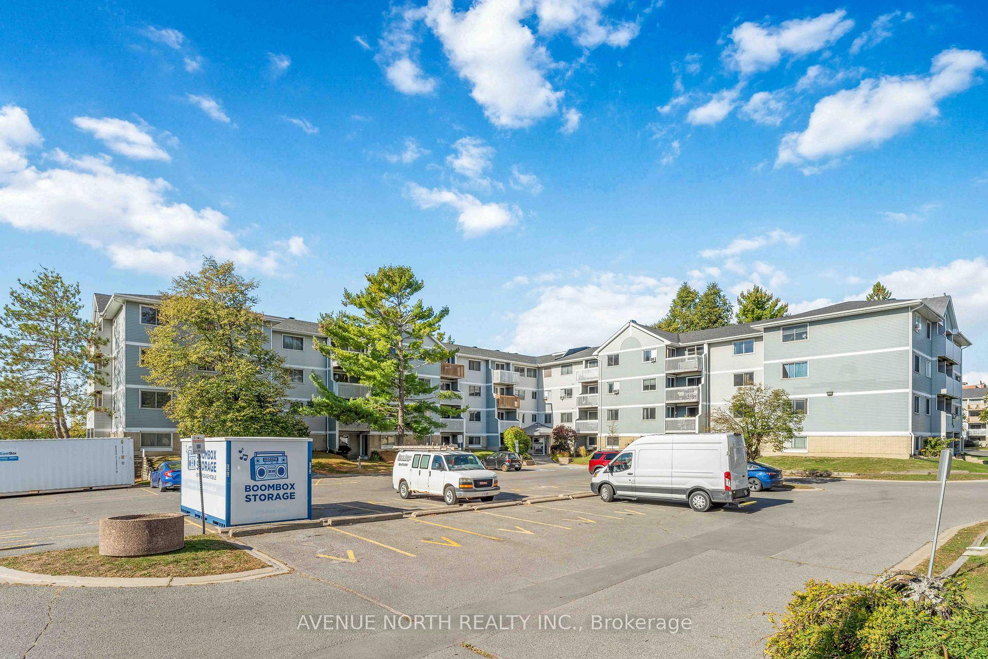Welcome to this bright and inviting 1 bedroom condo, perfect for comfortable urban living.