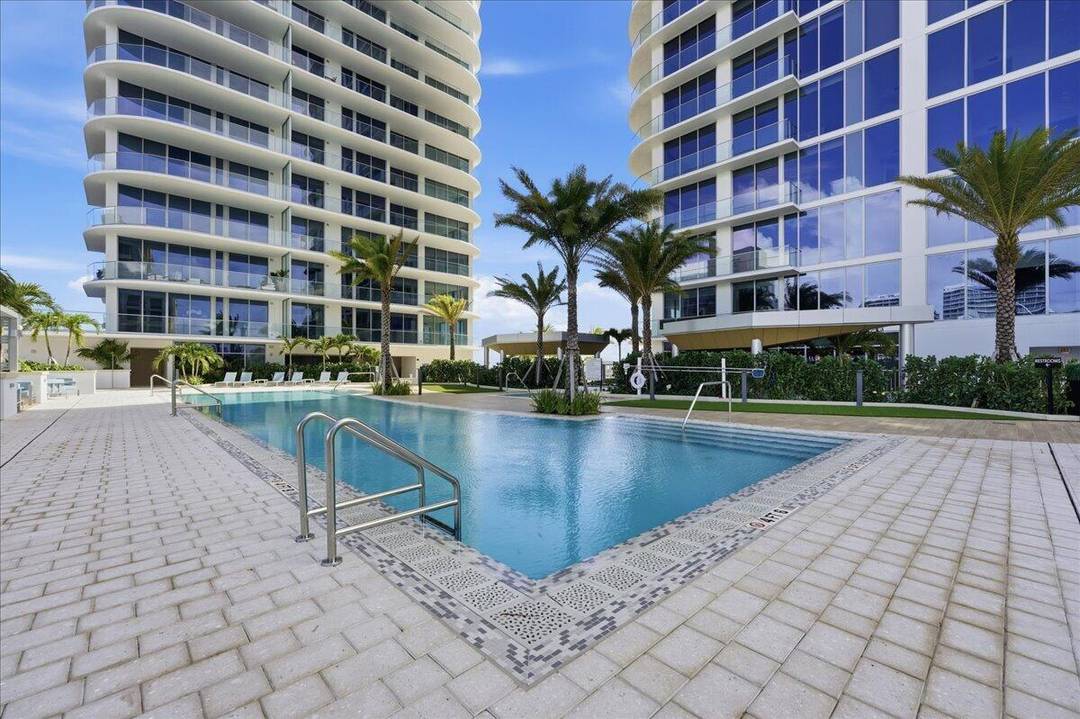 BRAND NEW. DIRECT OCEAN VIEW.