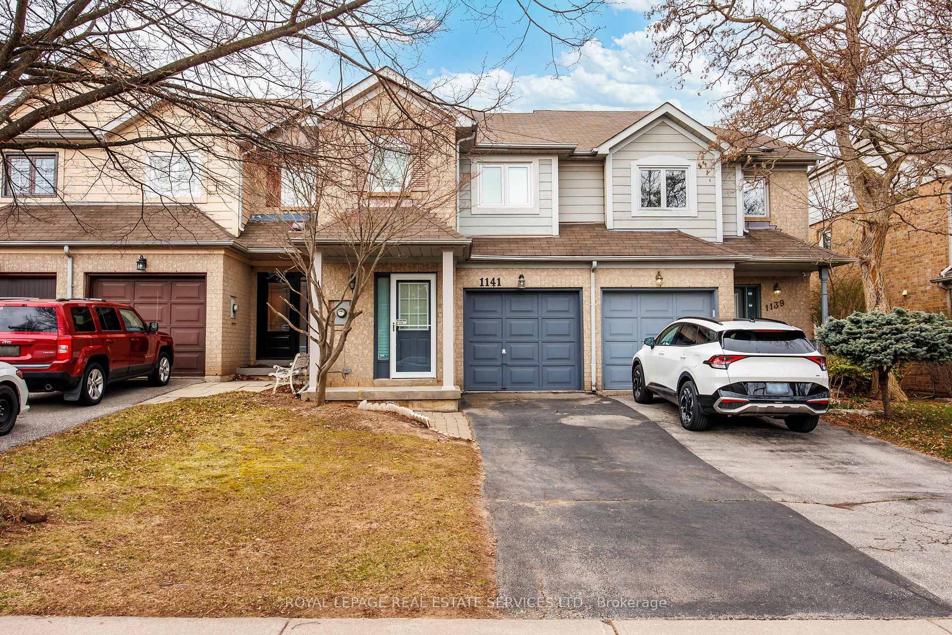 Immaculately maintained freehold townhome, situated in the prestigious West Oak Trails community one of Oakville's most desirable neighbourhoods.