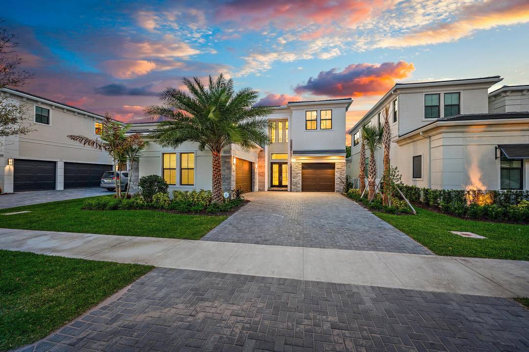 LIMITED TIME OFFER Seller will contribute 25, 000 toward buyer's closing costs with an executed contract on or before 05 15 2026 and a 30 day closing.
