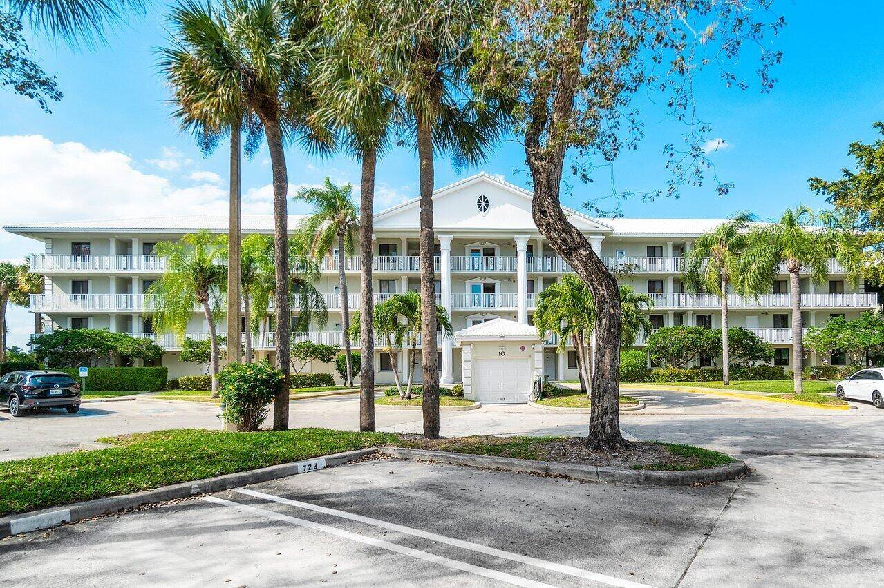 You are going to fall in love with this completely renovated first floor end unit condo in Whitehall of West Palm Beach !