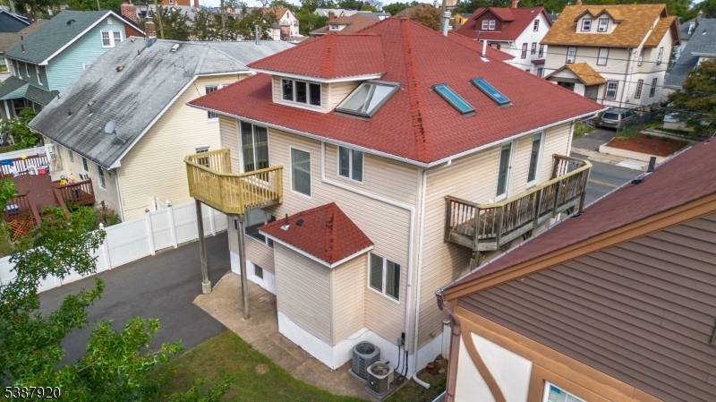 Location Location Location, Conveniently located near transportation, parks, and shopping.