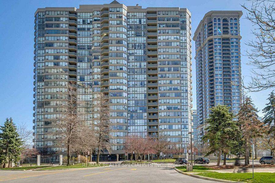 Modern 2 Bedroom Condo for Lease in the Heart of Square One, Mississauga !
